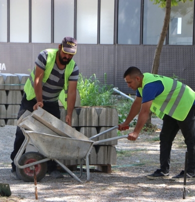 Fen İşleri Müdürlüğü ve Garaj Amirliği ekiplerimiz, Sakaryabaşı mevkiinde bordür ve kilit taşı döşeme çalışmalarına devam ediyor.
