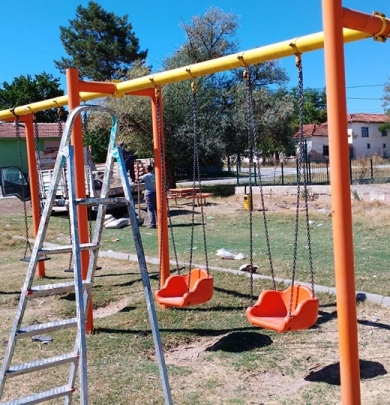 Park ve Bahçeler Müdürlüğü ekiplerimiz tarafından Dikmen Mahallemizde bulunan çocuk parkı’nın tamir ve bakım çalışmaları gerçekleştirilmiştir.