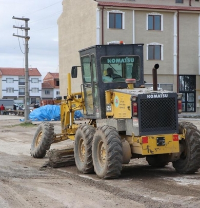 Belediye ekiplerimiz tarafından Adalar Mahallesi Doktor Ahmet Sadık ve Ertuğrulgazi Sokak’ta yol bakım ve onarım çalışmaları devam ediyor.